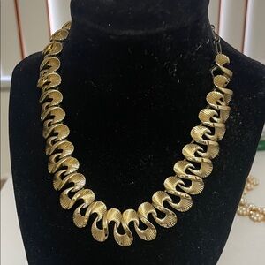 Chic Pearl Blossom Necklace and Bracelet Set